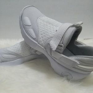 Jordan Mens white sneakers size 9